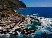 Drone-foto natuurlijk zwembad Madeira - Porto Moniz van Jan-Maarten Kreulen thumbnail
