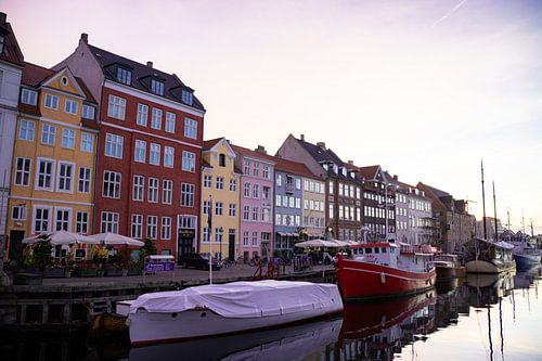 De huizen bij Nyhavn met zonsopkomst in Kopenhagen, Denemarken | Reisfotografie