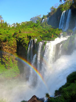 Naturwunder Wasserfälle Iguazu mit Regenbogen