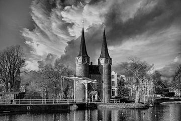 Black/White, Clouds, Delft, The Netherlands van Maarten Kost
