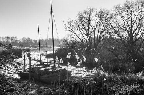 Boote auf der Schelde: Schwarz und Weiß