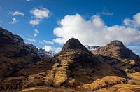 De bergtoppen van Glencoe, Lochaber, Hooglanden, Schotland, VK.