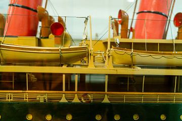 Detail van een modelbouw schip van Niek