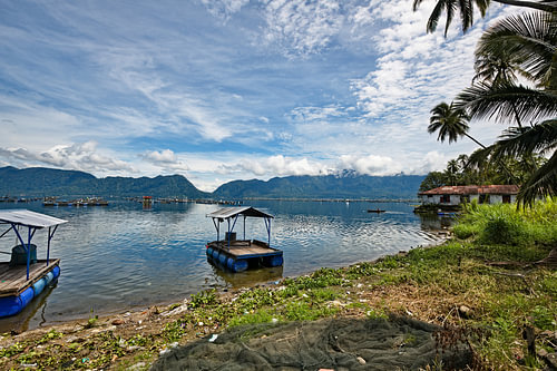 Blaue Reflexe und Traditionen aus Sumatra