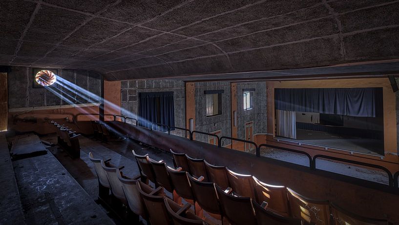 Stage is deserted with sunbeams by Atelier Liesjes