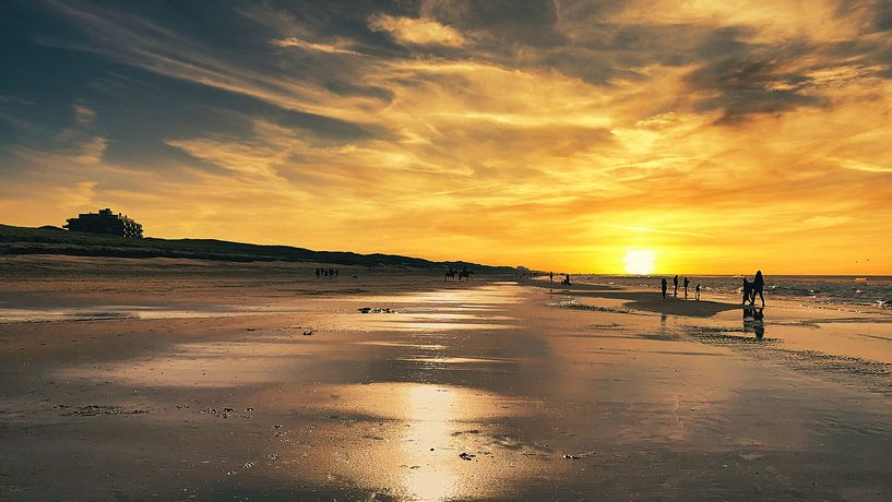 Strand met zonsondergang van Digital Art Nederland