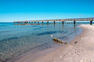 Seebrücke an der Ostseeküste in Wustrow auf dem Fischland-Darß