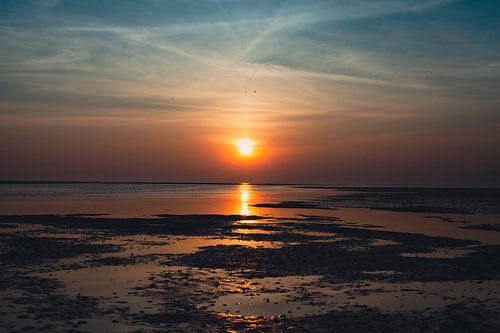 Zonsondergang op de Waddenzee in Paesens, Friesland