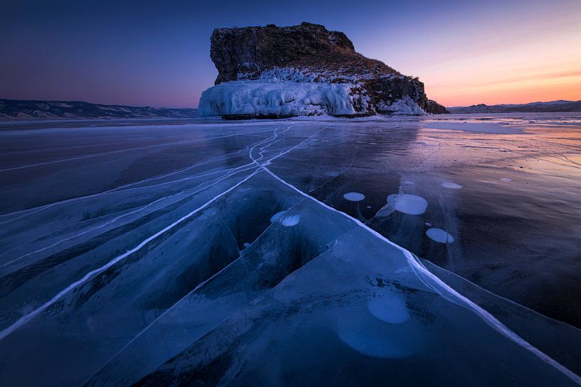 Ice cream, cracks and bubbles by Sven Broeckx