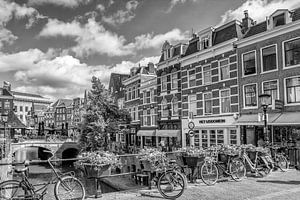 UTRECHT Oudegracht kijkend naar het noorden | Monochroom van Melanie Viola