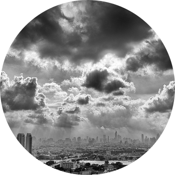 Dramatische wolken boven Bangkok van Jelle Dobma