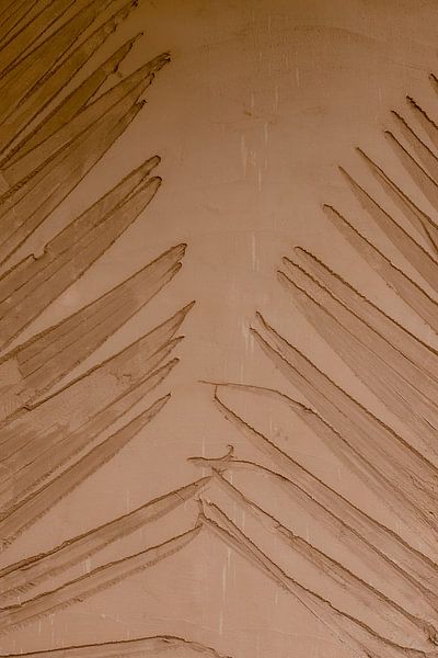 Terracotta wall with leaf shape by Annelene Simonse