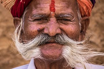 Een Glimlach in India van Hans Moerkens