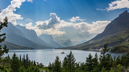 Glacier National Park, St. Mary Lak, Wild Goose Island, Montana, USA van Jeroen van Deel