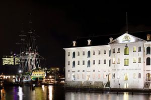 Maritime Museum and VOC ship at night von Wim Stolwerk