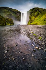 Chute d'eau Skogafoss en Islande sur Albert Dros