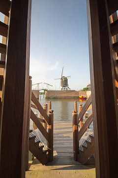 Een kijkje op de haven in het centrum van Heusden. van Wim Aalbers