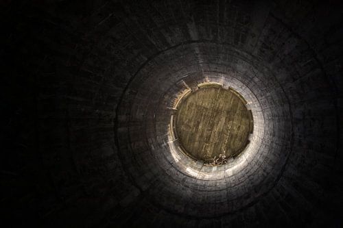 Urbex: Binnenkant luchtpijp verlaten steenkoolmijn Harard Cheratte