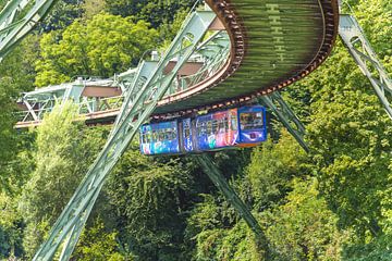 Wuppertals herkenningspunt in luchtige elegantie