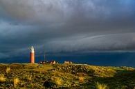 Texelse vuurtoren in de duinen tijdens een stormachtige herfstnacht van Sjoerd van der Wal Fotografie thumbnail