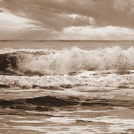 Ruwe zee ( Texel ) in sepia van Jose Lok