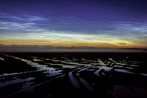 Lichtende nachtwolken