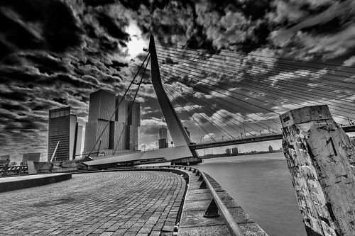 Erasmusbrug (dramatisch) in Rotterdam