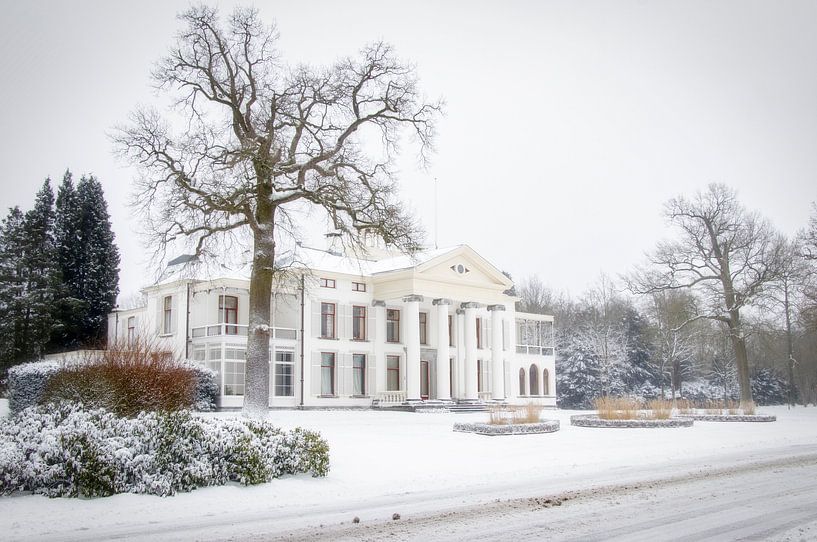 Le domaine d'Eyckenstein recouvert de neige. par Connie de Graaf