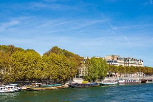 View to ships on the river Seine in Paris, France van Rico Ködder