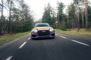 Audi RS3 in het Bos – Moderne Auto in Natuurlijke Omgeving van Sebastiaan van 't Hoog