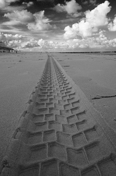 Spoor op het strand van Romuald van Velde