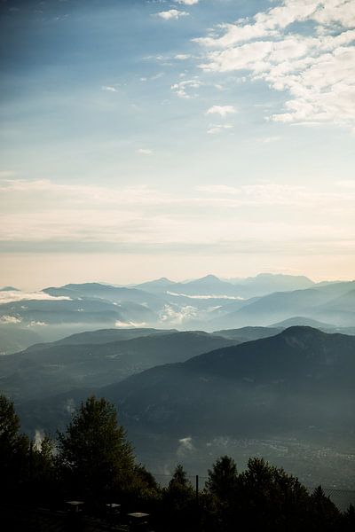 View mountains with clouds Trento by Esther esbes - kleurrijke reisfotografie
