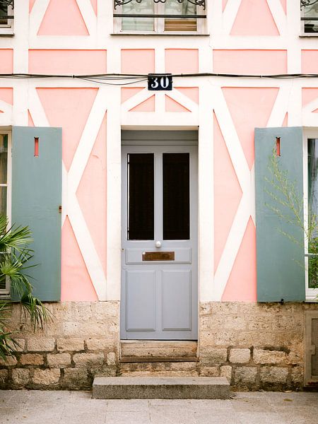Paris France - Rue Crémieux numéro 30 | Photographie de voyage colorée | Collection de portes d'entr par Raisa Zwart Tirages photographiques de voyage