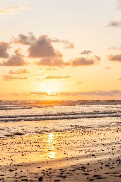 Heures d'or - Coucher de soleil sur la côte par Femke Ketelaar