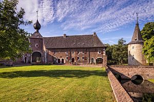 Hof von Schloss Cortenbach