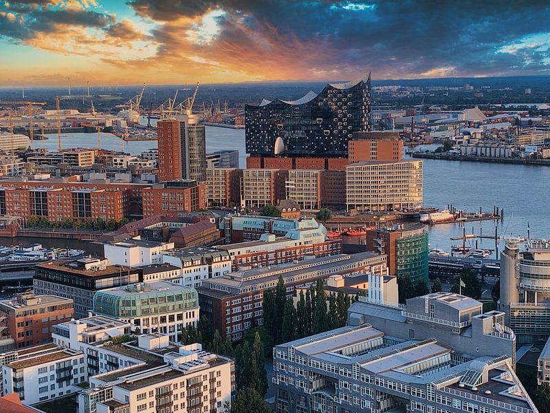 Hamburg by Hello Pompoyo