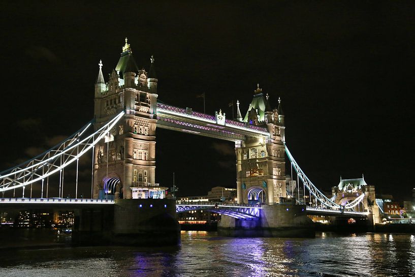Tower Bridge in Londen van Jeroen Koppes