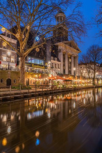 Oudegracht Utrecht in het blauwe uur