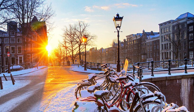 Wintersonnenaufgang Amsterdam von Dennis van de Water