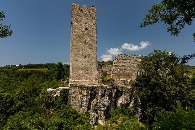 Burgruine in Momjan in Kroatien von Alexander Ließ
