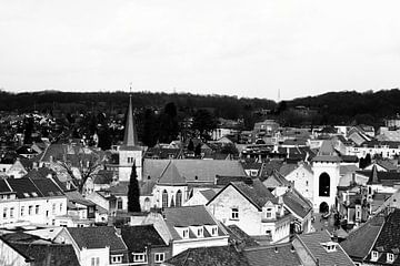 Uitzicht op de kerk van Valkenburg van Joyce Pals