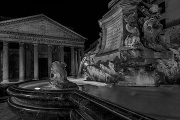 Piazza della Rotonda in Rome by Eus Driessen