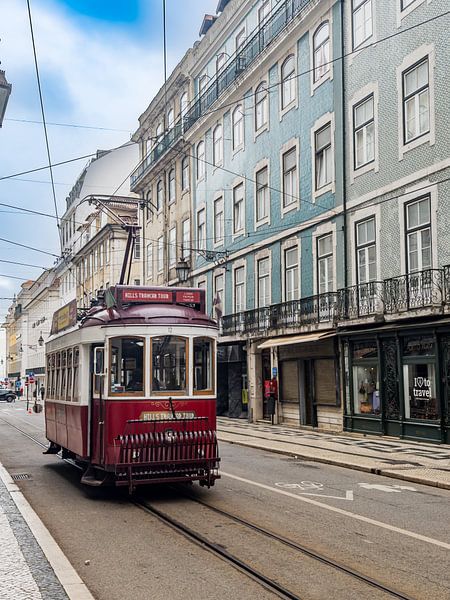 Historic tram in Lisbon by Dirk Rüter