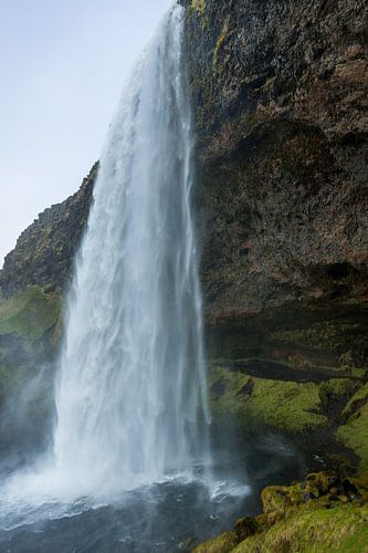 Hinter dem Wasserfall