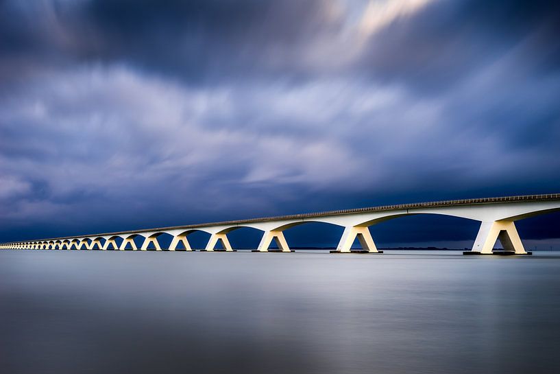 Seebrücke nach dem Sturm von Vincent Fennis