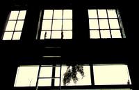 Raam zwart wit tegenlicht