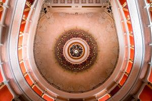 Decke des verlassenen Theaters.