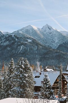 Winter peaks by Jisca Lucia