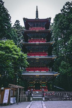 Rode pagode met goud accenten - Nikko Japan van Milad Hussin
