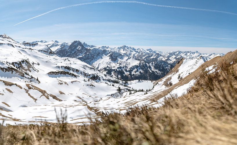 Seealpsee on the Nebelhorn with a view of the Höfats and the Allgäu Alps by Leo Schindzielorz